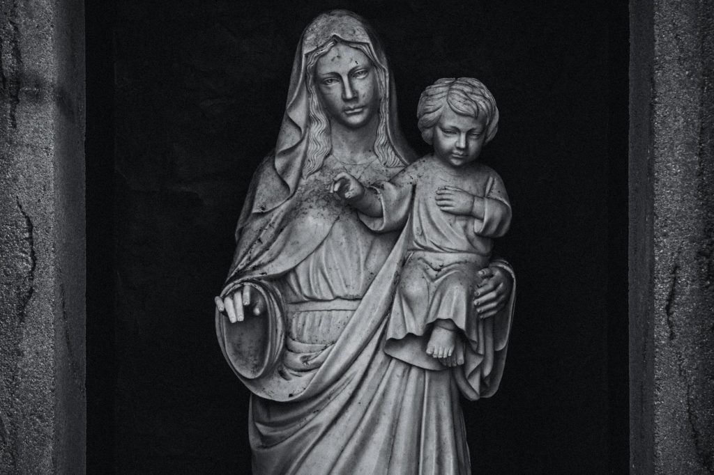 statue of mother and son